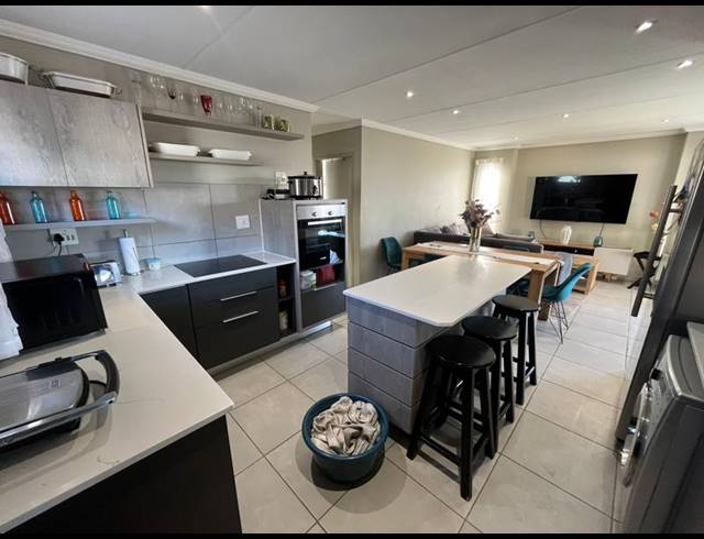 3 BEDROOM HOUSE FOR SALE IN COSMO CITY